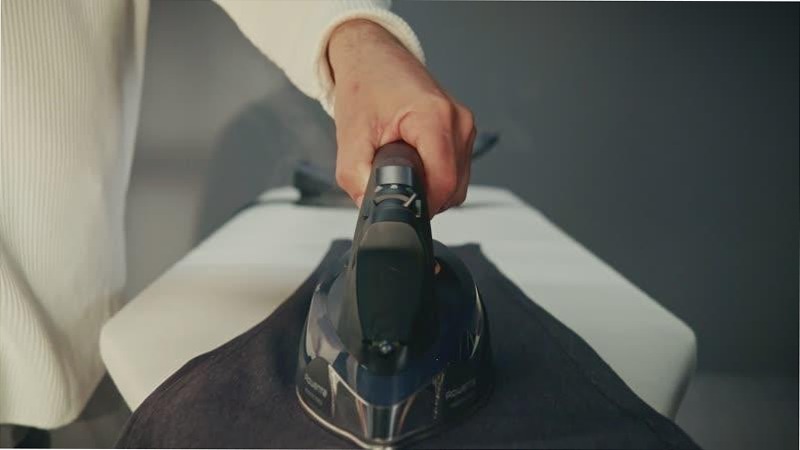 Freemove Force, Ferro a Vapore 220 g/min, Cordless Argento 2380w