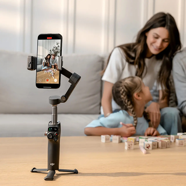 DJI Osmo Mobile 8 - Stabilizzatore per Vlogging