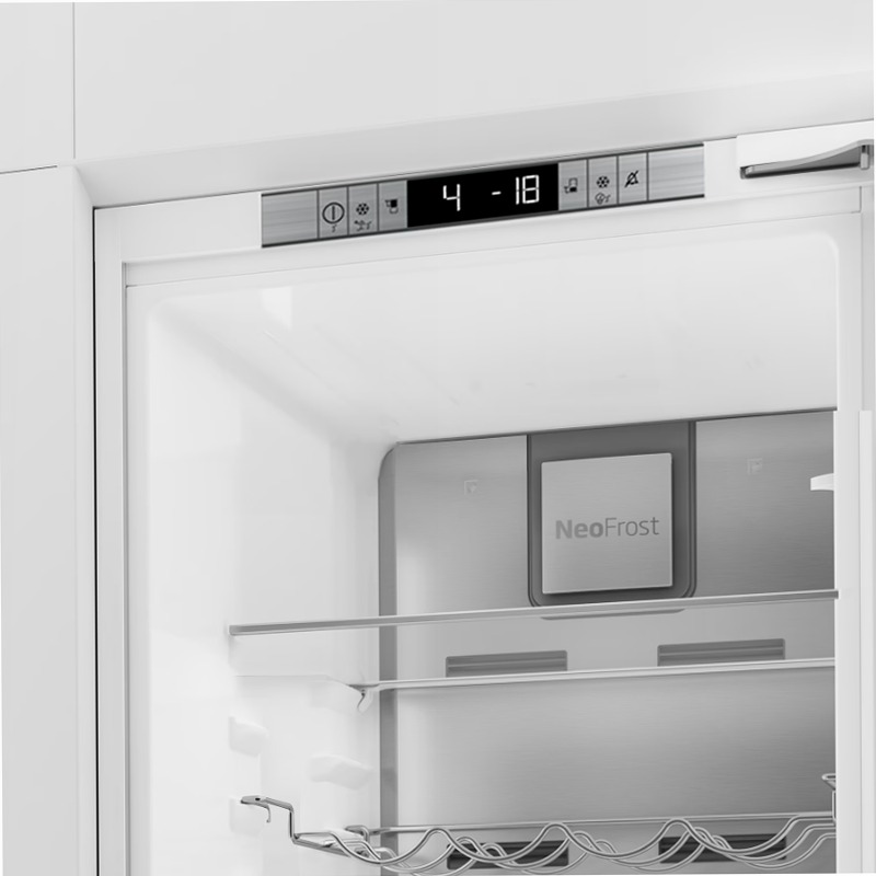 BCNA275E4SN: Frigorifero Combinato Total No-Frost Bianco E 177.5lt