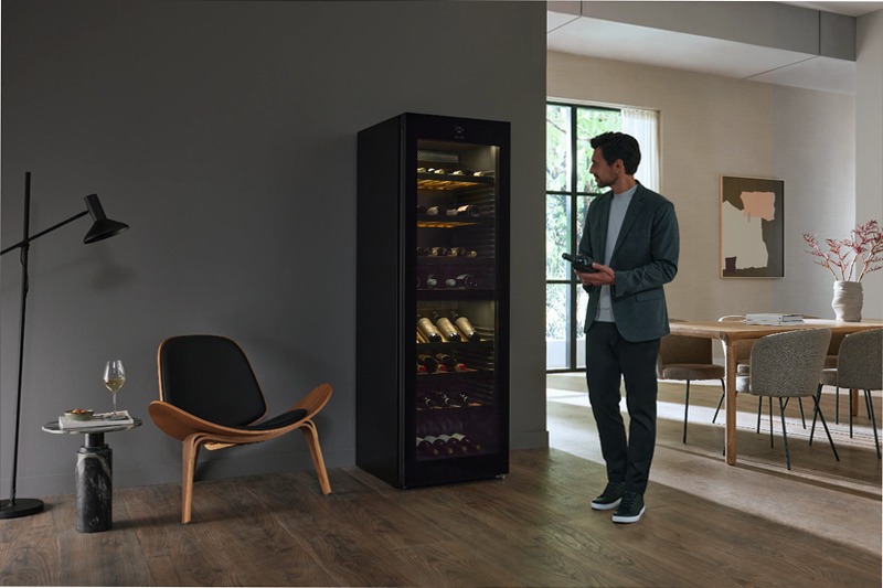 KWTS 4785 F - Enoteca con Tecnologia Avanzata