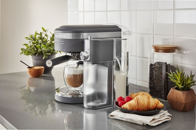 Semiautomatico Macchina per il caffè espresso con aggancio automatico del latte Avorio