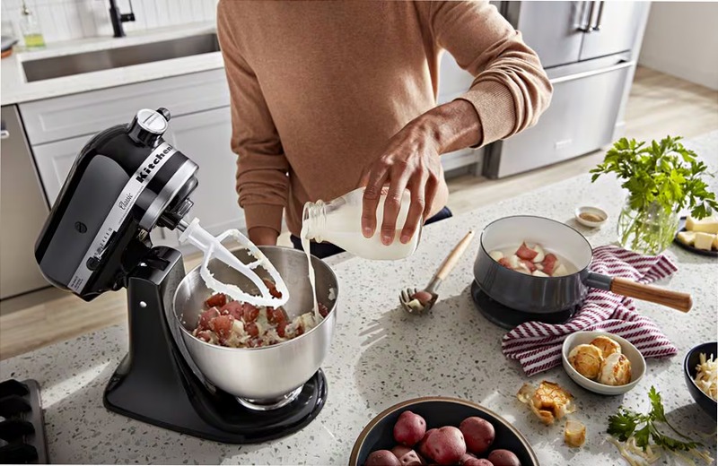KitchenAid® Classic PlusTM Series 4.5 Quart Tilt-Head Stand Mixer