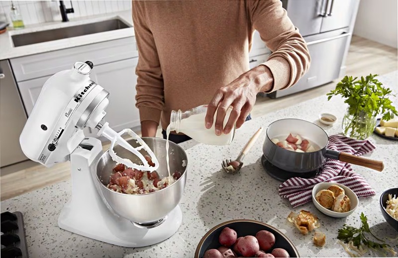 KitchenAid® Classic PlusTM Series 4.5 Quart Tilt-Head Stand Mixer