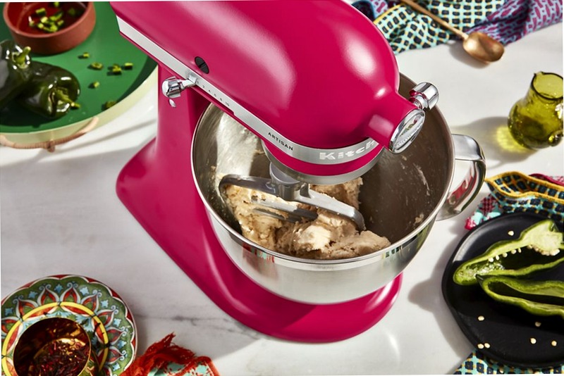 2023 Colore dell'anno Hibiscus Stand Mixer