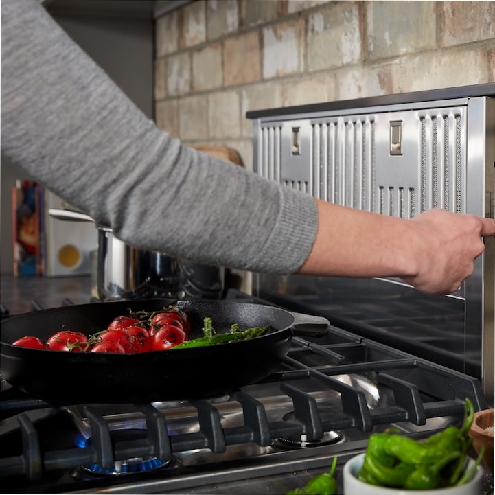 Ventilazione downdraft retrattile KitchenAid