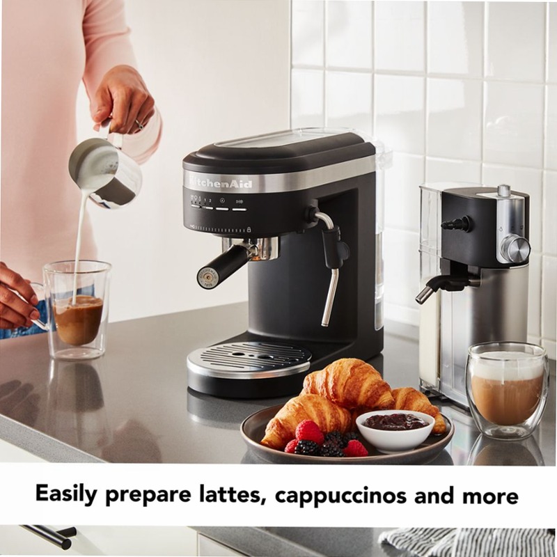 Semiautomatico Macchina per il caffè espresso con aggancio automatico del latte Avorio