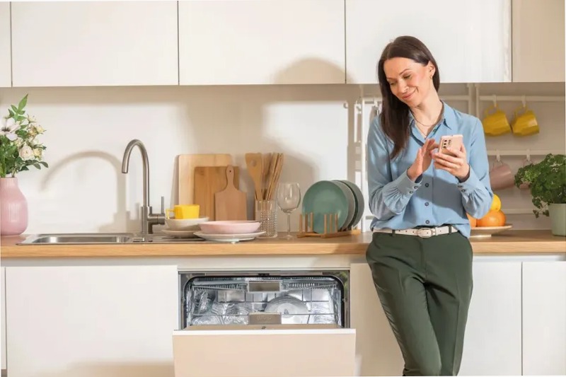 Lavastoviglie a scomparsa totale GV693C61AD 16 Bianco