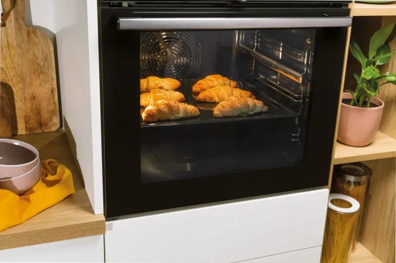 Forno pirolitico BPS6737E14BG A Nero Incasso