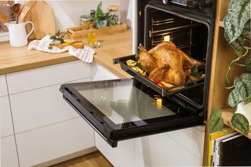 Forno pirolitico BPS6737E14BG A Nero Incasso