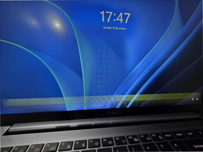 Contattaci | Soluzioni professionali Samsung Italia 2 TB Windows Full HD