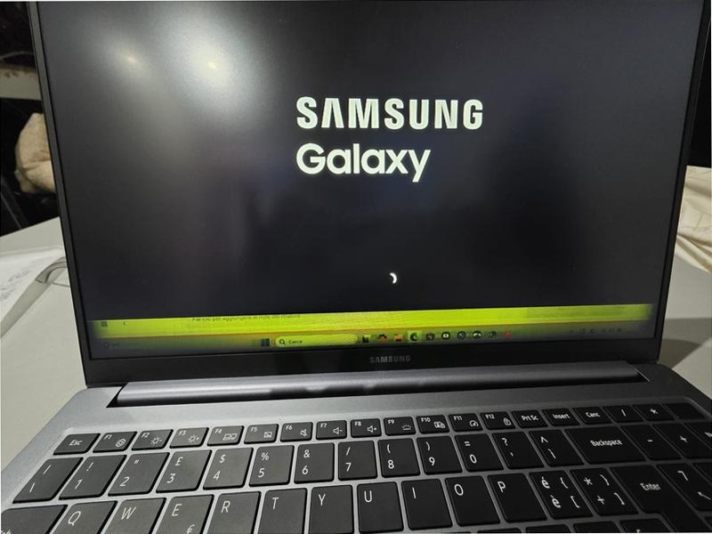 Contattaci | Soluzioni professionali Samsung Italia 2 TB Windows Full HD