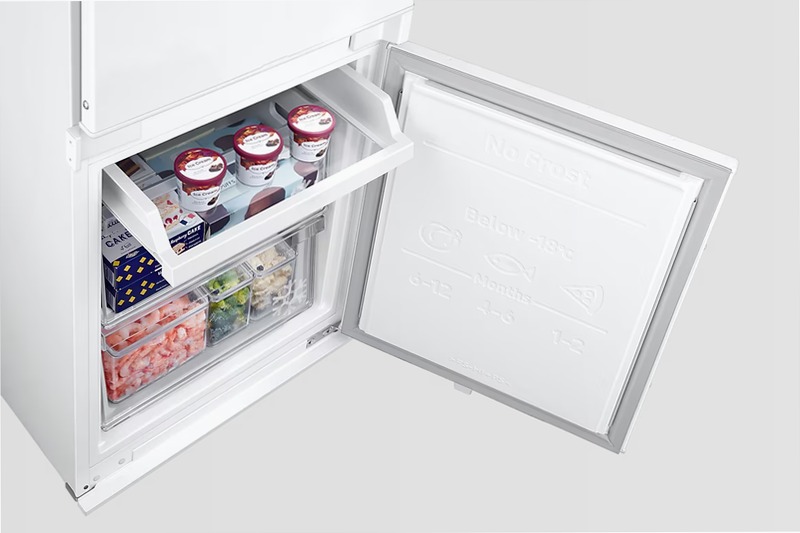 Frigorifero Combinato F1rst 60 AI Plus 1.94m 298L Bianco E Incasso