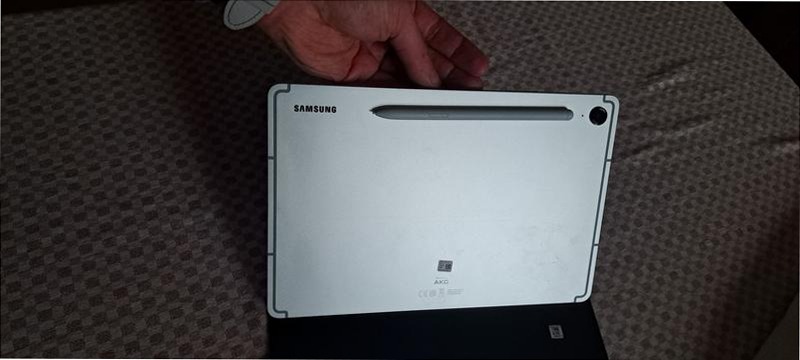 Galaxy Tab S9 FE - Creatività e Comfort Viola
