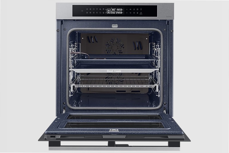Forno Dual Cook Flex™ Serie 4 NV7B4340UBS | Samsung Italia A