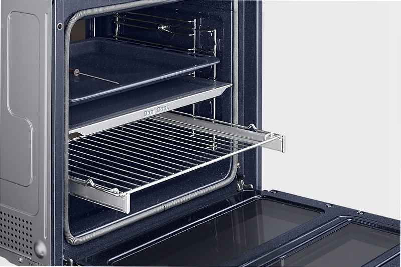 Forno Dual Cook Flex™ Serie 4 NV7B4340UBS | Samsung Italia A