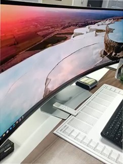 Monitor Gaming Odyssey OLED G9 - G95SD da 49" DQHD Curvo