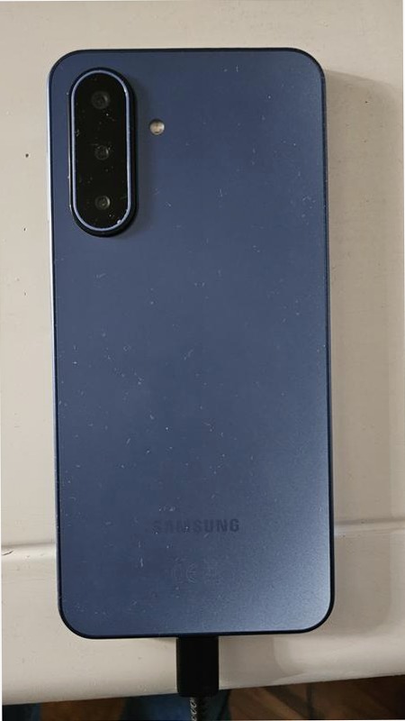 Galaxy A17 5G: Sfoglia con Stile e Connessione Veloce 4GB Nero