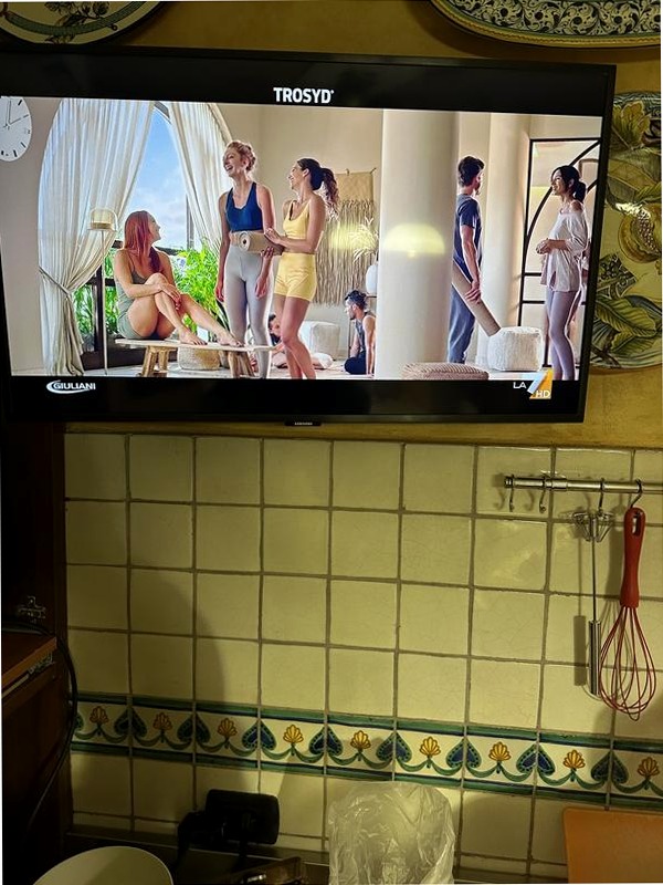 QLED FHD 32" Q50A TV - Sfoglia le sue Meraviglie