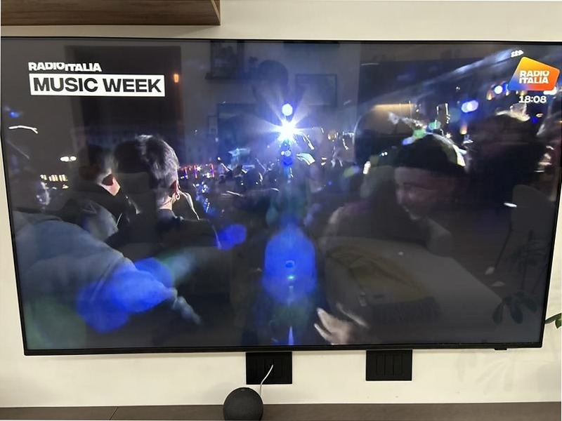 43" Crystal UHD U8000F 4K Vision AI Smart TV Nero