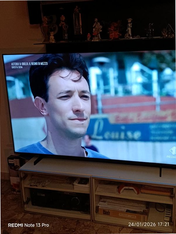 43" Crystal UHD U8000F 4K Vision AI Smart TV Nero