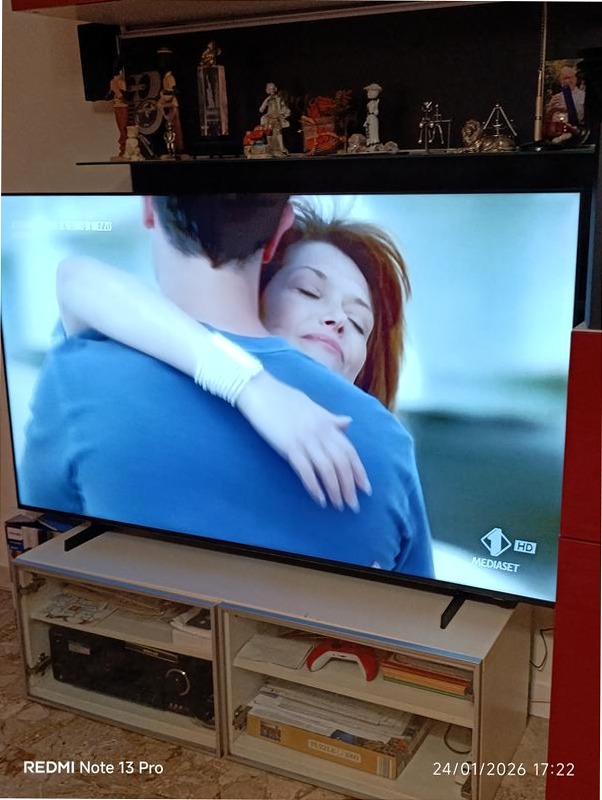 43" Crystal UHD U8000F 4K Vision AI Smart TV Nero
