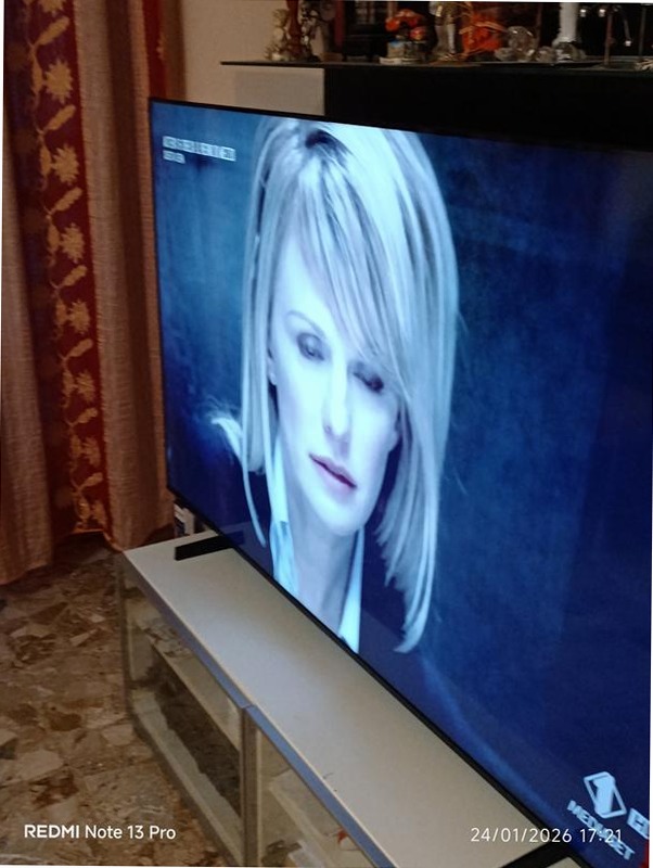 43" Crystal UHD U8000F 4K Vision AI Smart TV Nero