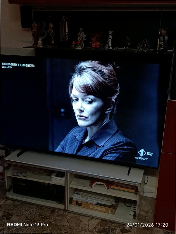 43" Crystal UHD U8000F 4K Vision AI Smart TV Nero