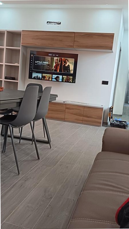 43" Crystal UHD U8000F 4K Vision AI Smart TV Nero