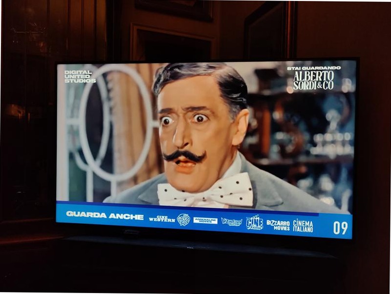 43" Crystal UHD U8000F 4K Vision AI Smart TV Nero