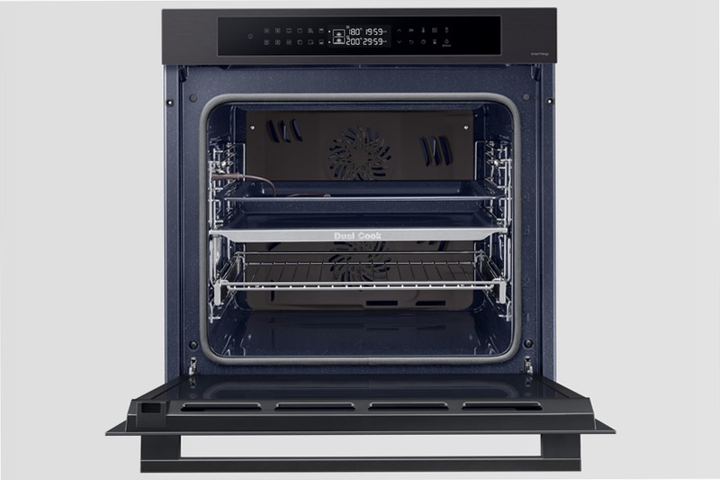 Forno Samsung Dual Cook Serie 4 76L NV7B4240UBB 76 A