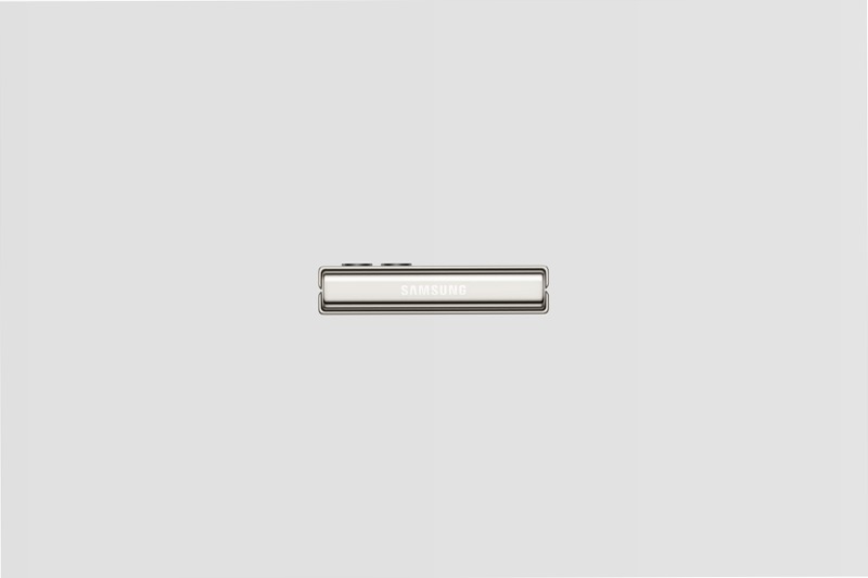 Galaxy Z Flip5: Il tuo nuovo portatile multifunzione 512GB 8GB Beige