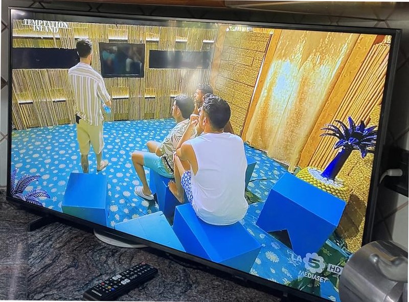 32" Full HD F6000F Smart TV Nero