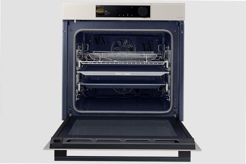 Forno a BESPOKE Vapore Dual Cook Steam Serie 6 NV7B6699ABE/U5 | Samsung IT 76 Bianco