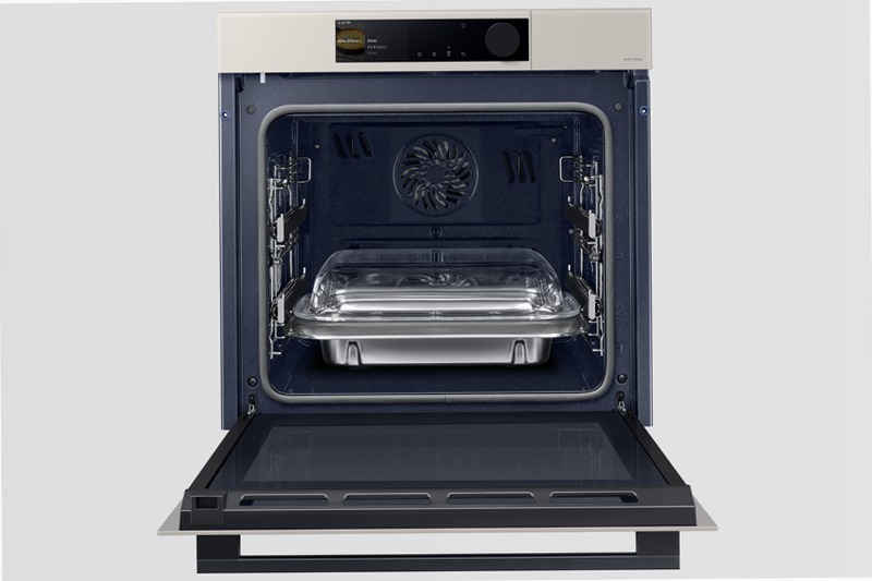 Forno a BESPOKE Vapore Dual Cook Steam Serie 6 NV7B6699ABE/U5 | Samsung IT 76 Bianco