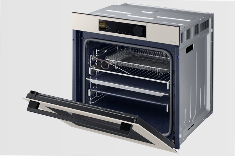 Forno a BESPOKE Vapore Dual Cook Steam Serie 6 NV7B6699ABE/U5 | Samsung IT 76 Bianco