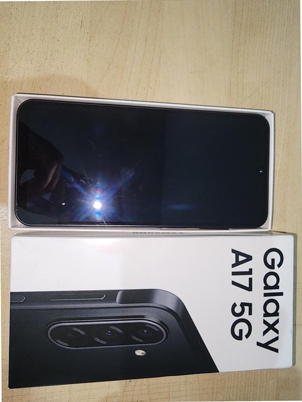 Galaxy A17 5G: Sfoglia con Stile e Connessione 5G 4GB Grigio