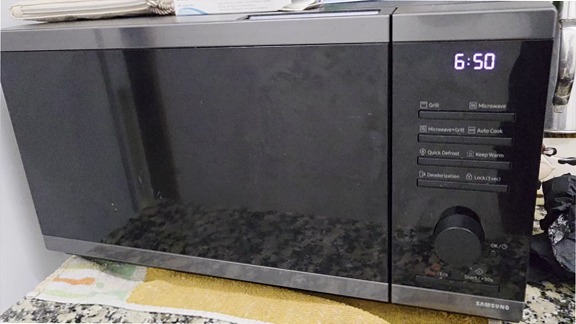 Microonde Samsung Grill MW4000D - Cottura Croccante 23L Nero 23