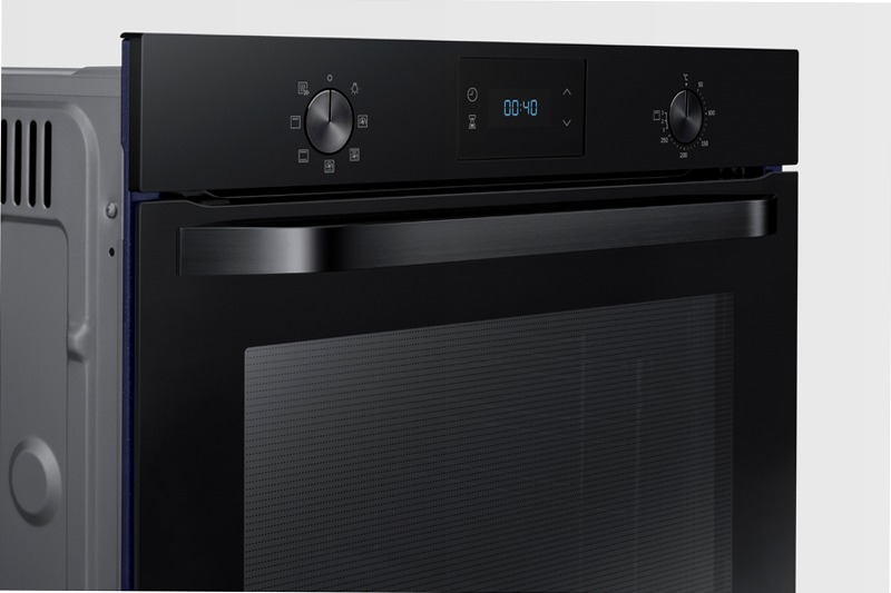 Forno Multifunzione Serie Avant NV75K3340RB | Samsung IT 75 A Nero
