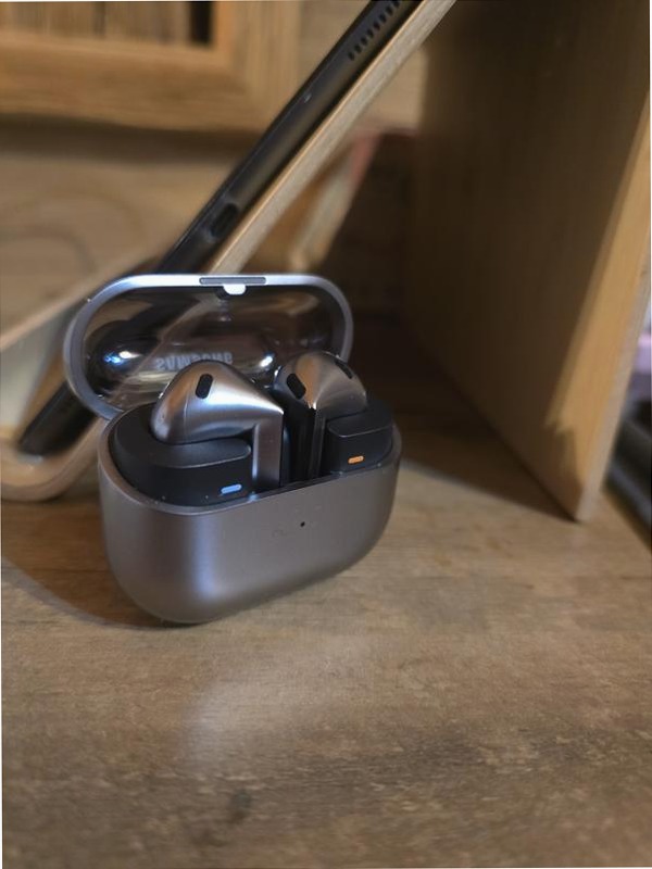 Galaxy Buds3 - Chiamate Fluide e Audio di Alta Qualità
