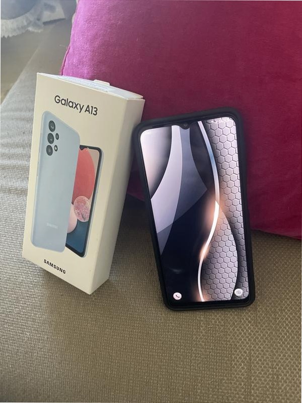 Galaxy A13 - Schermo 6.6 pollici e sistema fotocamera quadruple 6.6" 4GB 8GB Blu