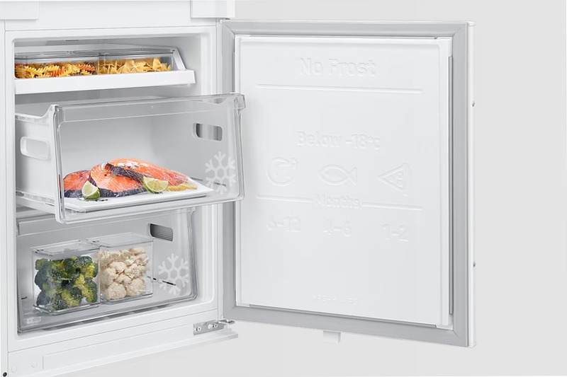 Frigorifero Combinato F1rst 60 AI - 1.78m², 264L No Frost Bianco D Incasso