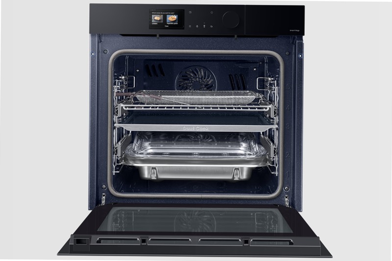Forno a vapore Samsung BESPOKE Dual Cook Steam™ Serie 7 76L NV7B7997ABK NV7B7997ABK/U5 | Samsung Italia 76 Nero