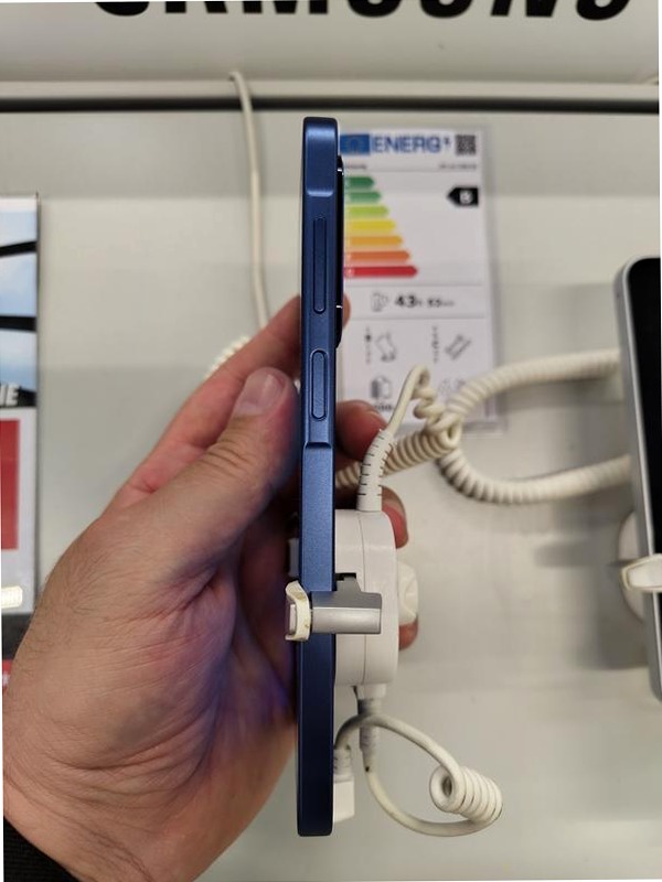 Galaxy A17 5G: Sfoglia con Stile e Connessione Veloce 8GB Blu