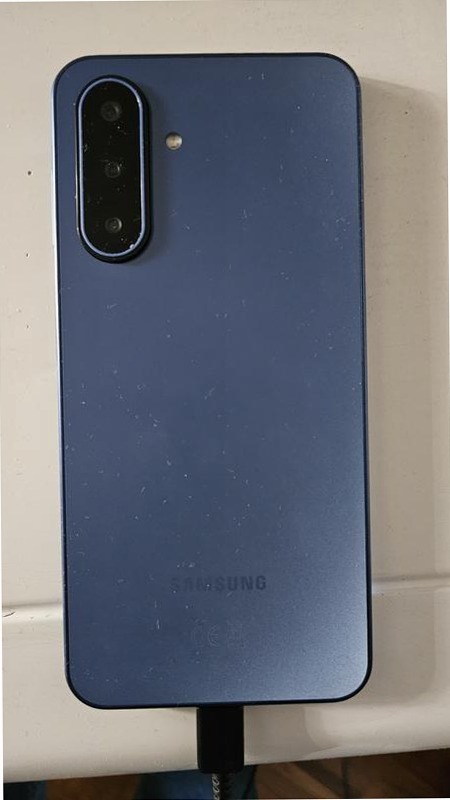 Galaxy A17 5G: Sfoglia con Stile e Connessione Veloce 8GB Blu
