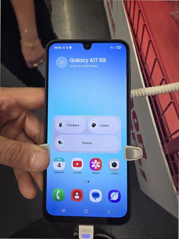 Galaxy A17 5G: Sfoglia con Stile e Connessione Veloce 8GB Blu