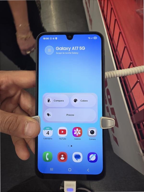 Galaxy A17 5G: Sfoglia con Stile e Connessione 5G 8GB Grigio