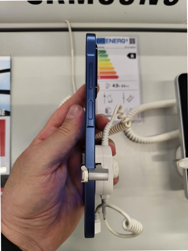 Galaxy A17 5G: Sfoglia con Stile e Connessione 5G 8GB Grigio