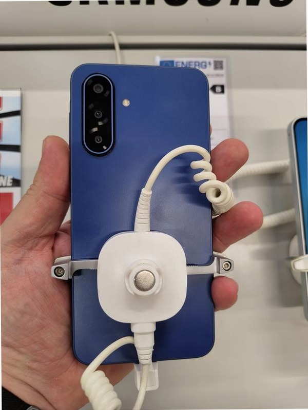 Galaxy A17 5G: Sfoglia con Stile e Connessione 5G 8GB Grigio