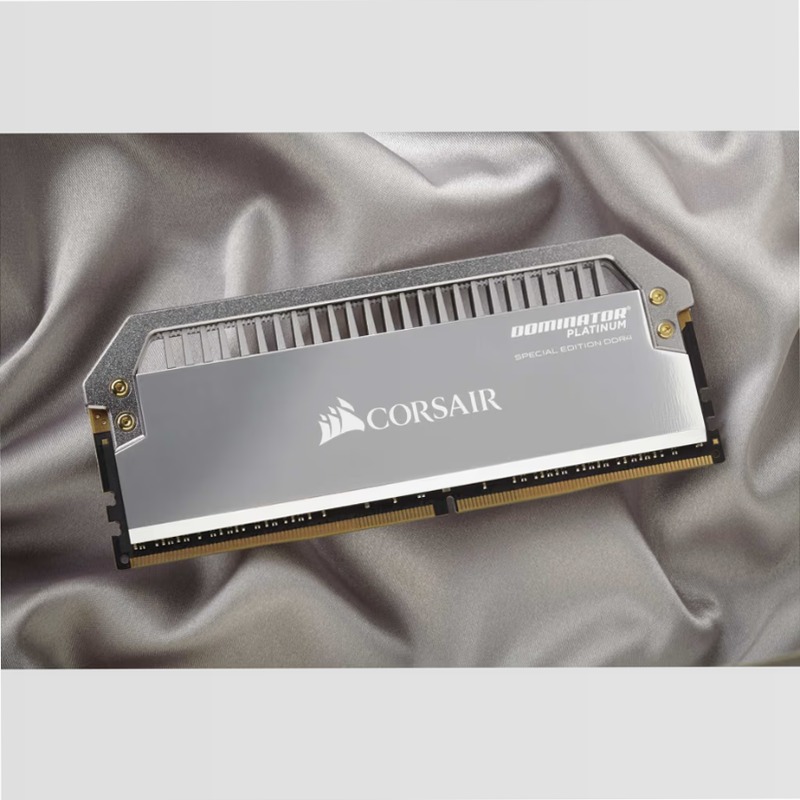 DOMINATOR® PLATINUM Special Edition 32GB (2 x 16GB) DDR4 DRAM 3200MHz C14