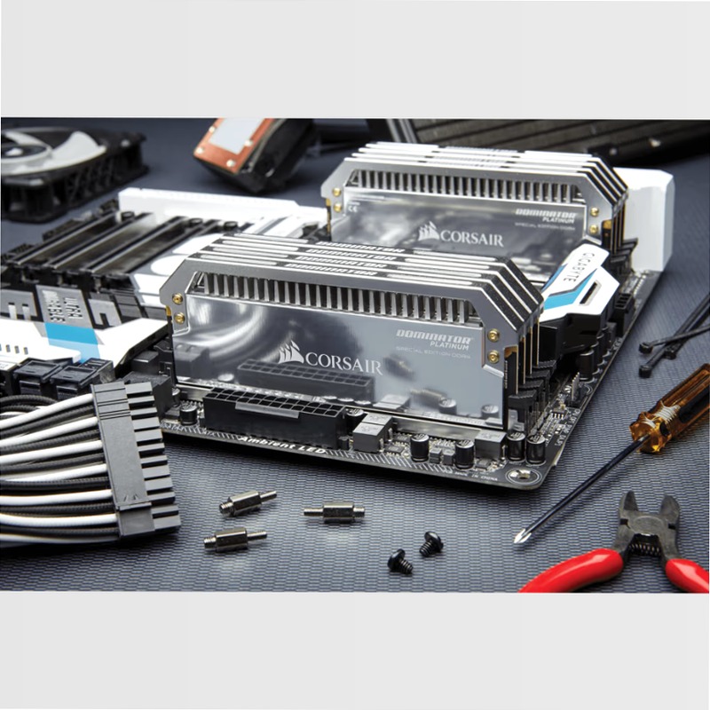 DOMINATOR® PLATINUM Special Edition 32GB (2 x 16GB) DDR4 DRAM 3200MHz C14